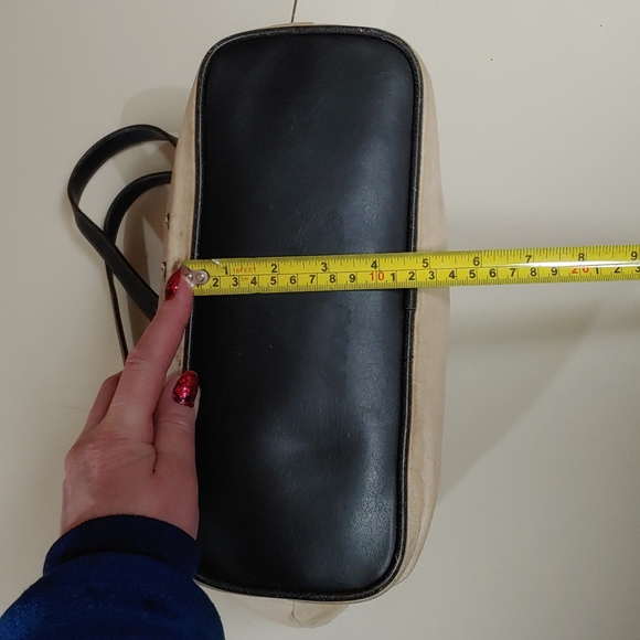 Frankie and Johnnie Dainty Vintage Shoulder Bag - Picture 10 of 16